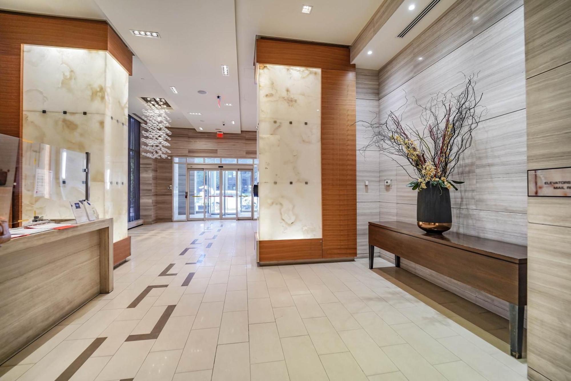 Chol Furnished Suites Heart Of Downtown Toronto, 2 Beds, Free Parking, Cn Tower View Bagian luar foto
