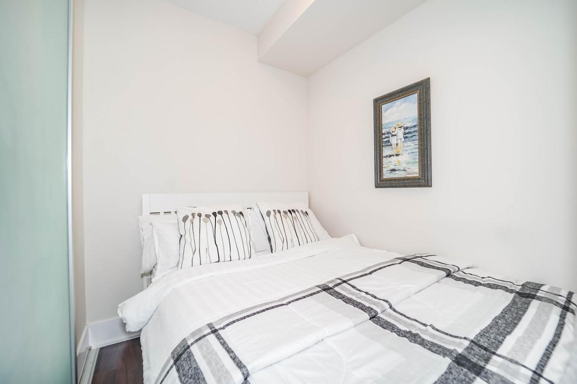 Chol Furnished Suites Heart Of Downtown Toronto, 2 Beds, Free Parking, Cn Tower View Bagian luar foto