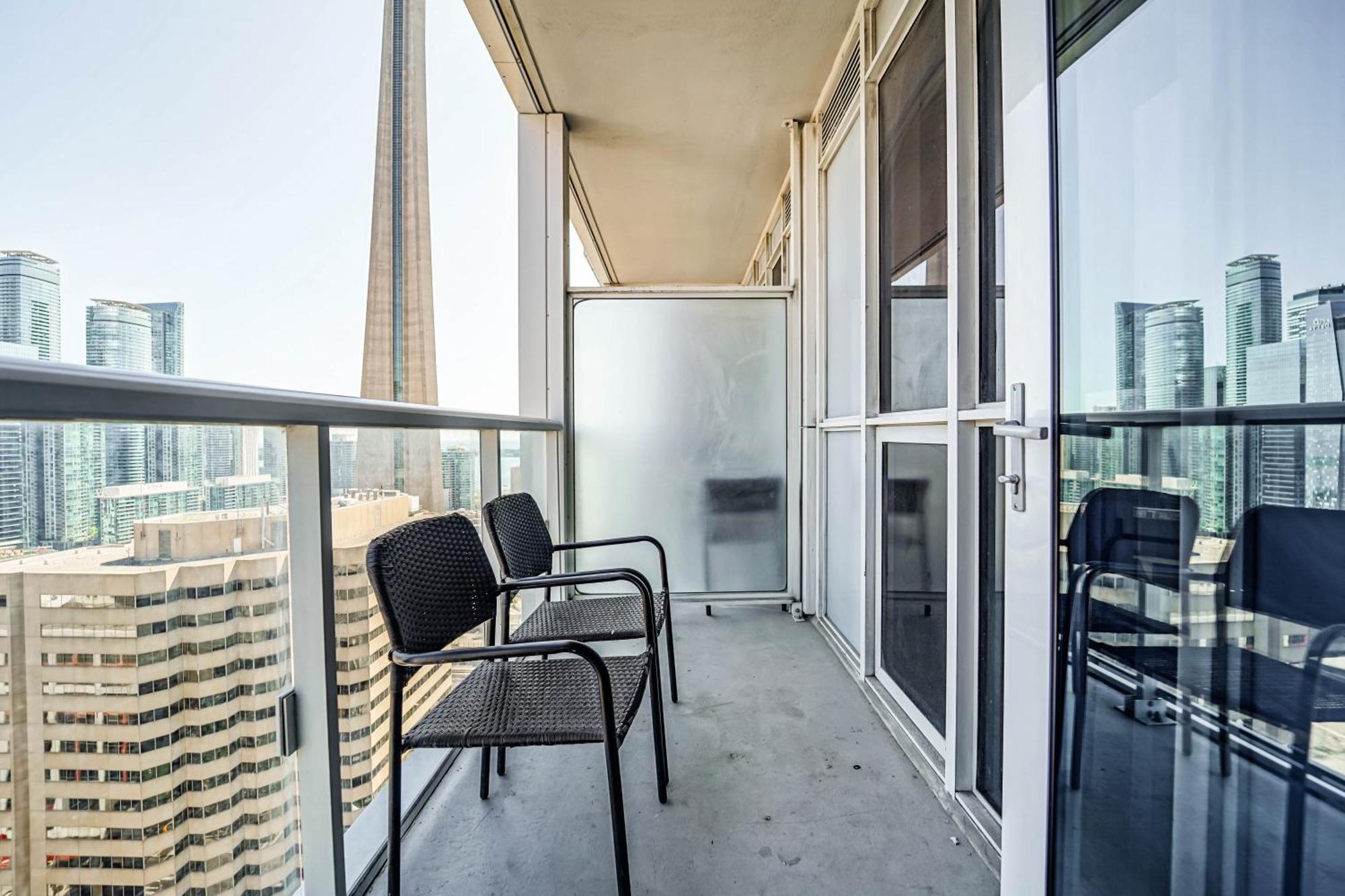 Chol Furnished Suites Heart Of Downtown Toronto, 2 Beds, Free Parking, Cn Tower View Bagian luar foto