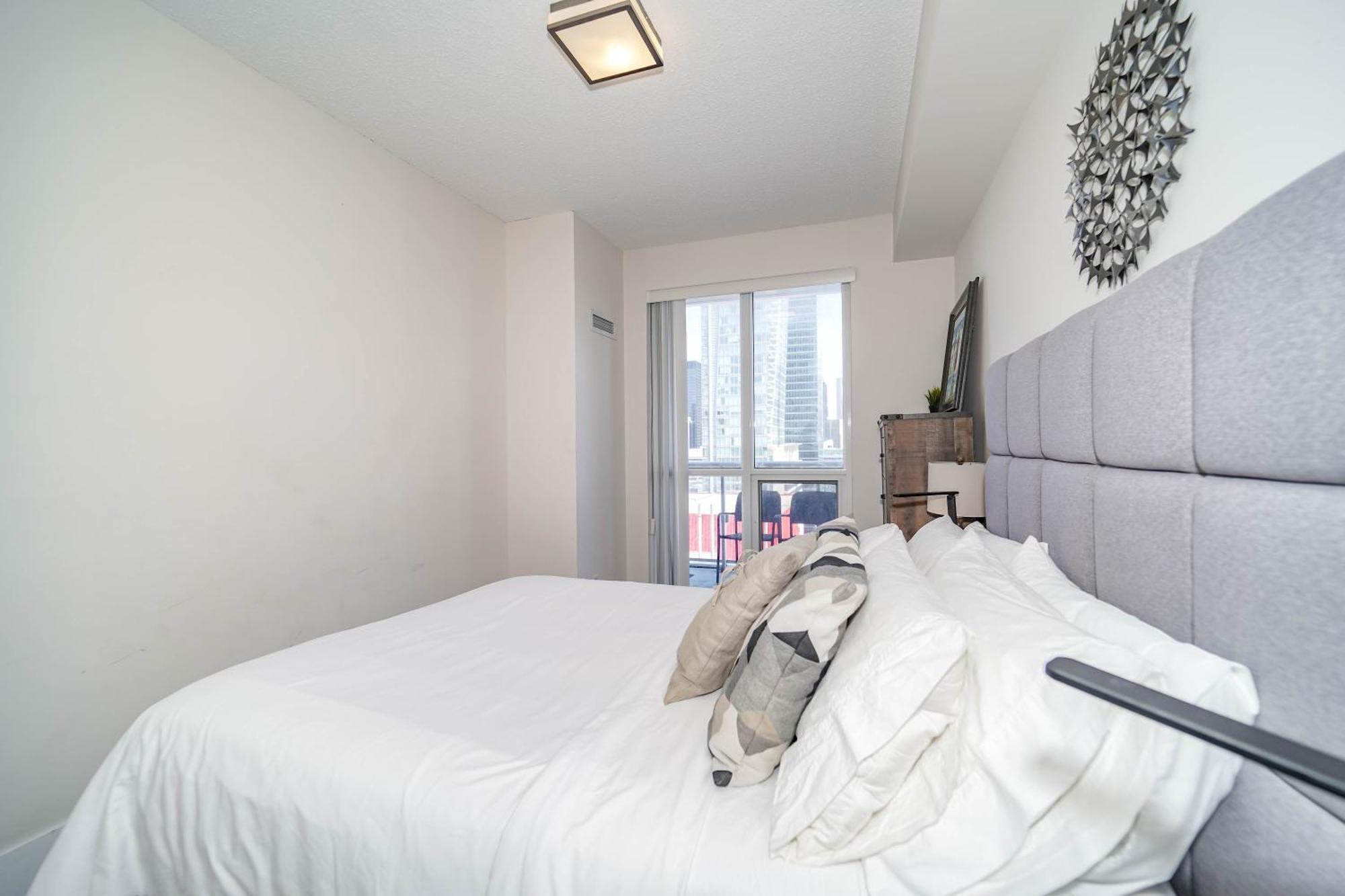 Chol Furnished Suites Heart Of Downtown Toronto, 2 Beds, Free Parking, Cn Tower View Bagian luar foto