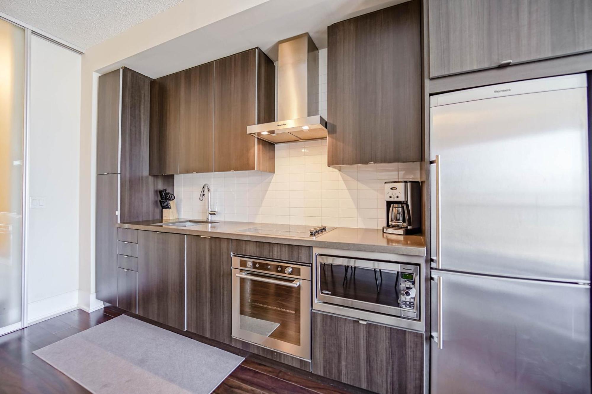 Chol Furnished Suites Heart Of Downtown Toronto, 2 Beds, Free Parking, Cn Tower View Bagian luar foto