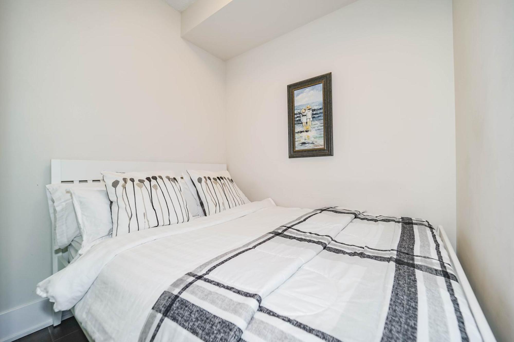 Chol Furnished Suites Heart Of Downtown Toronto, 2 Beds, Free Parking, Cn Tower View Bagian luar foto