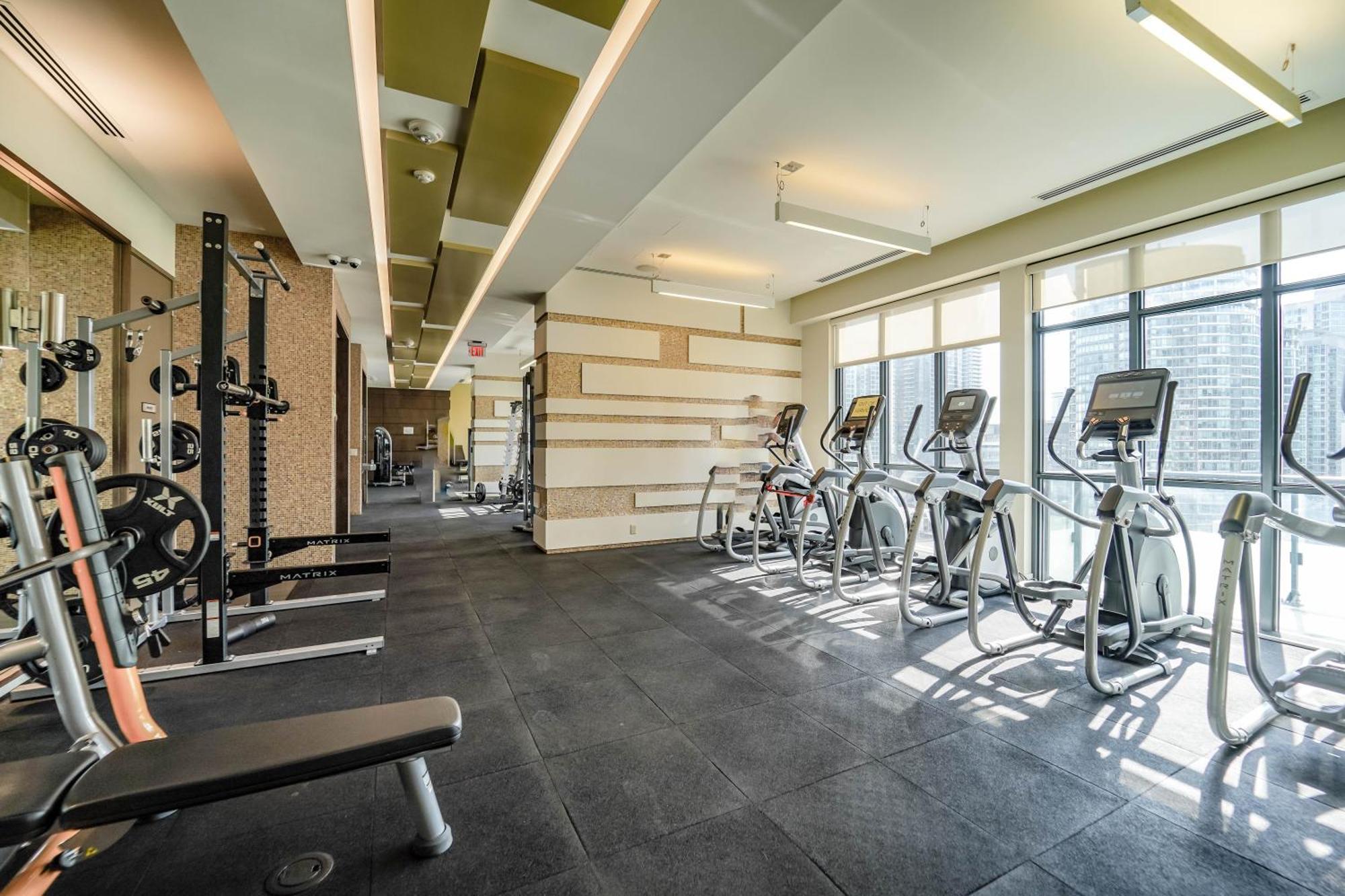 Chol Furnished Suites Heart Of Downtown Toronto, 2 Beds, Free Parking, Cn Tower View Bagian luar foto