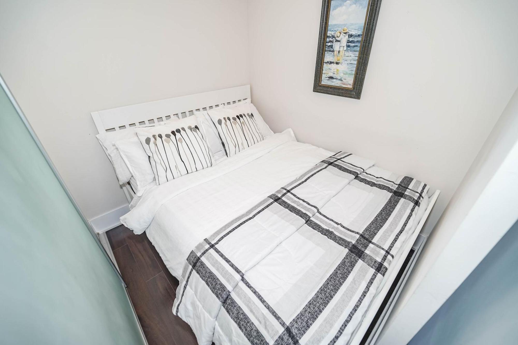 Chol Furnished Suites Heart Of Downtown Toronto, 2 Beds, Free Parking, Cn Tower View Bagian luar foto