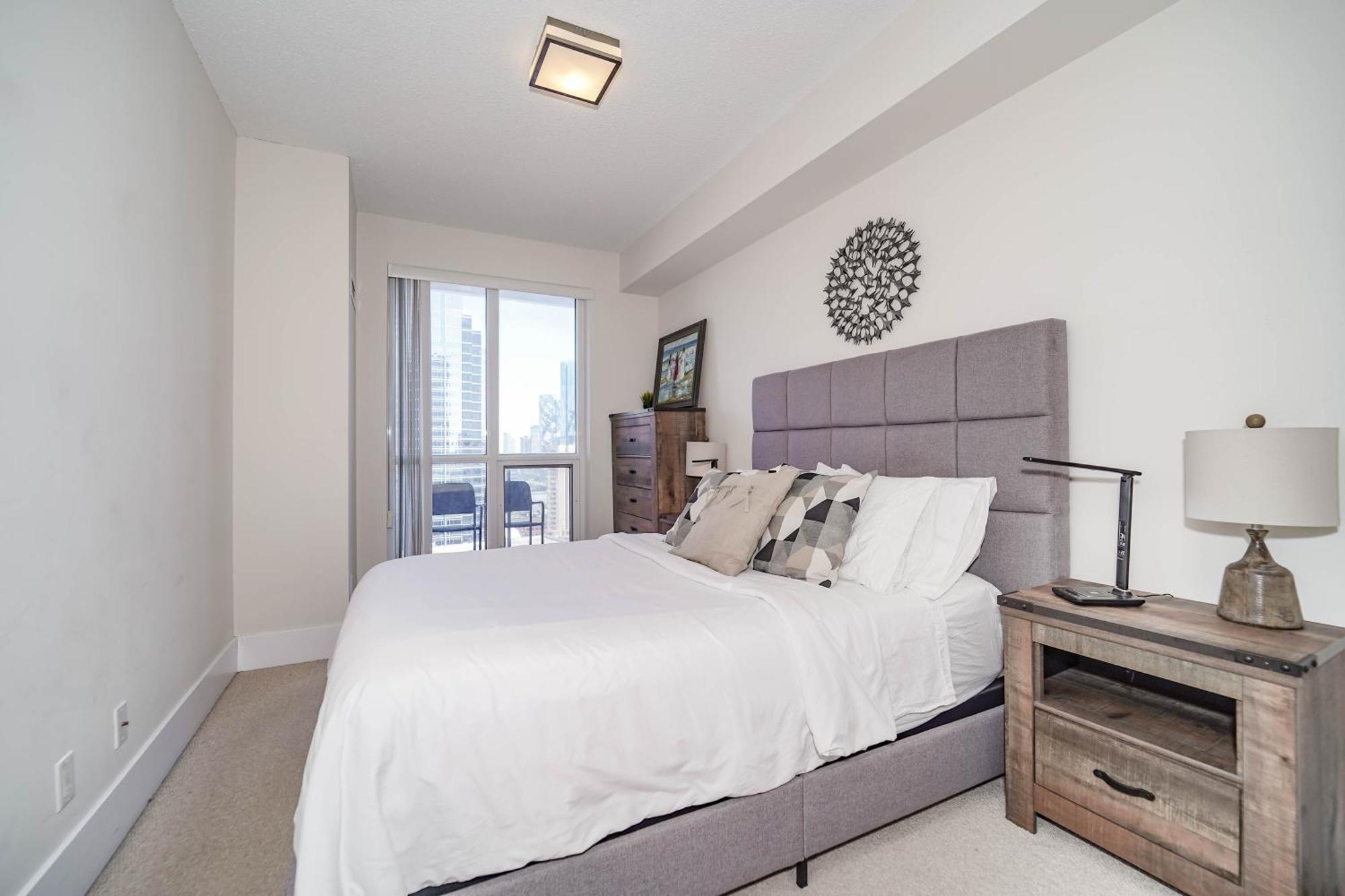Chol Furnished Suites Heart Of Downtown Toronto, 2 Beds, Free Parking, Cn Tower View Bagian luar foto