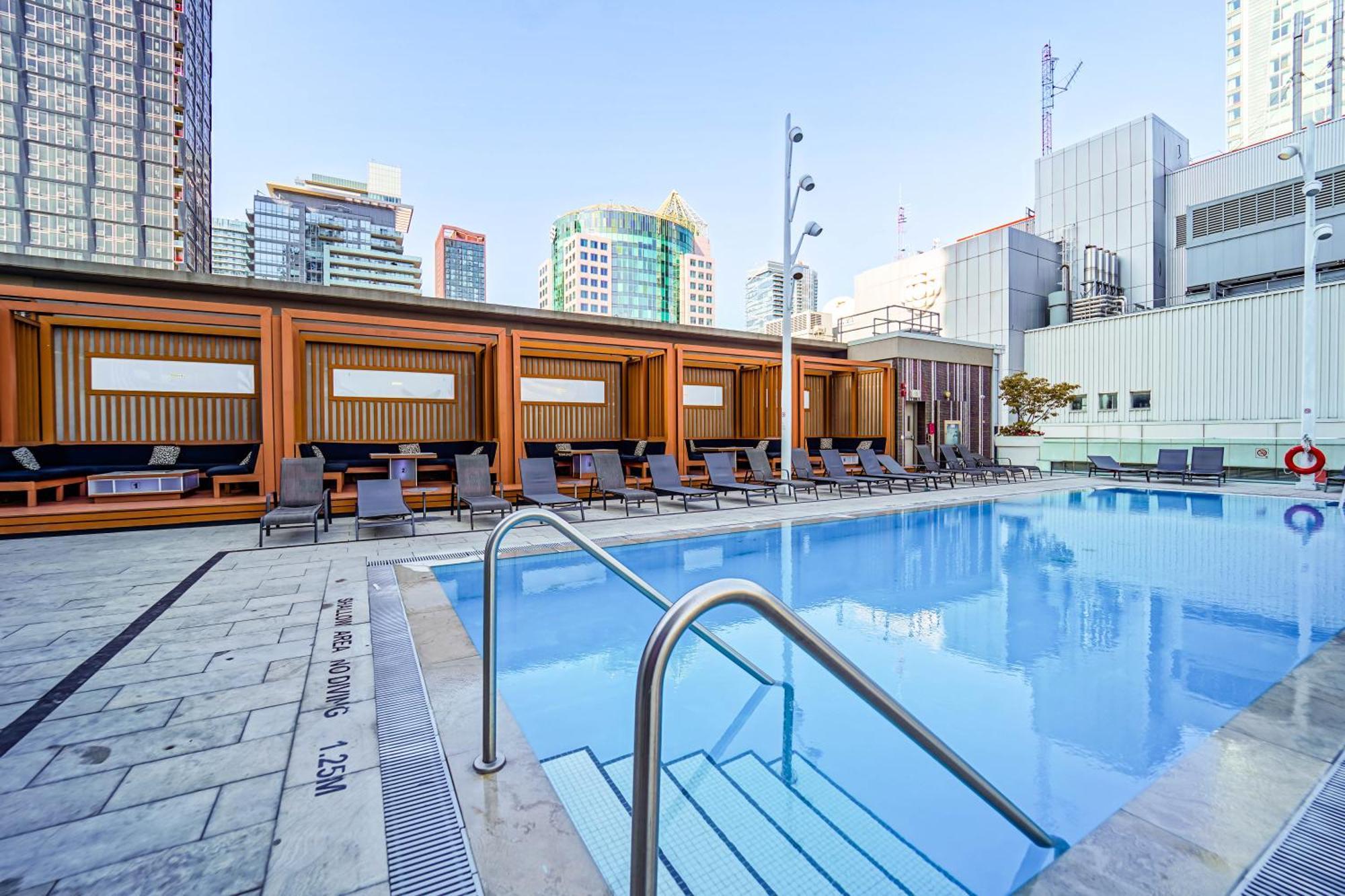 Chol Furnished Suites Heart Of Downtown Toronto, 2 Beds, Free Parking, Cn Tower View Bagian luar foto