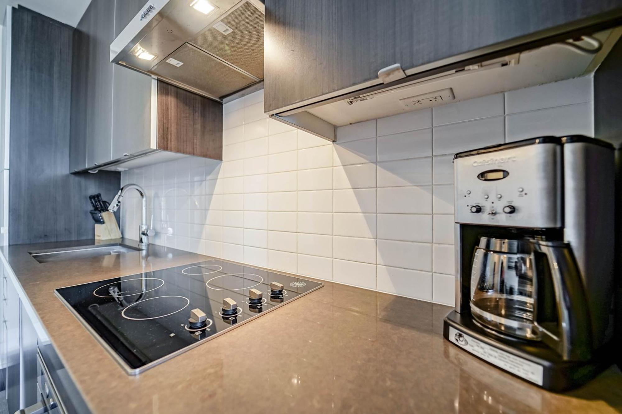 Chol Furnished Suites Heart Of Downtown Toronto, 2 Beds, Free Parking, Cn Tower View Bagian luar foto