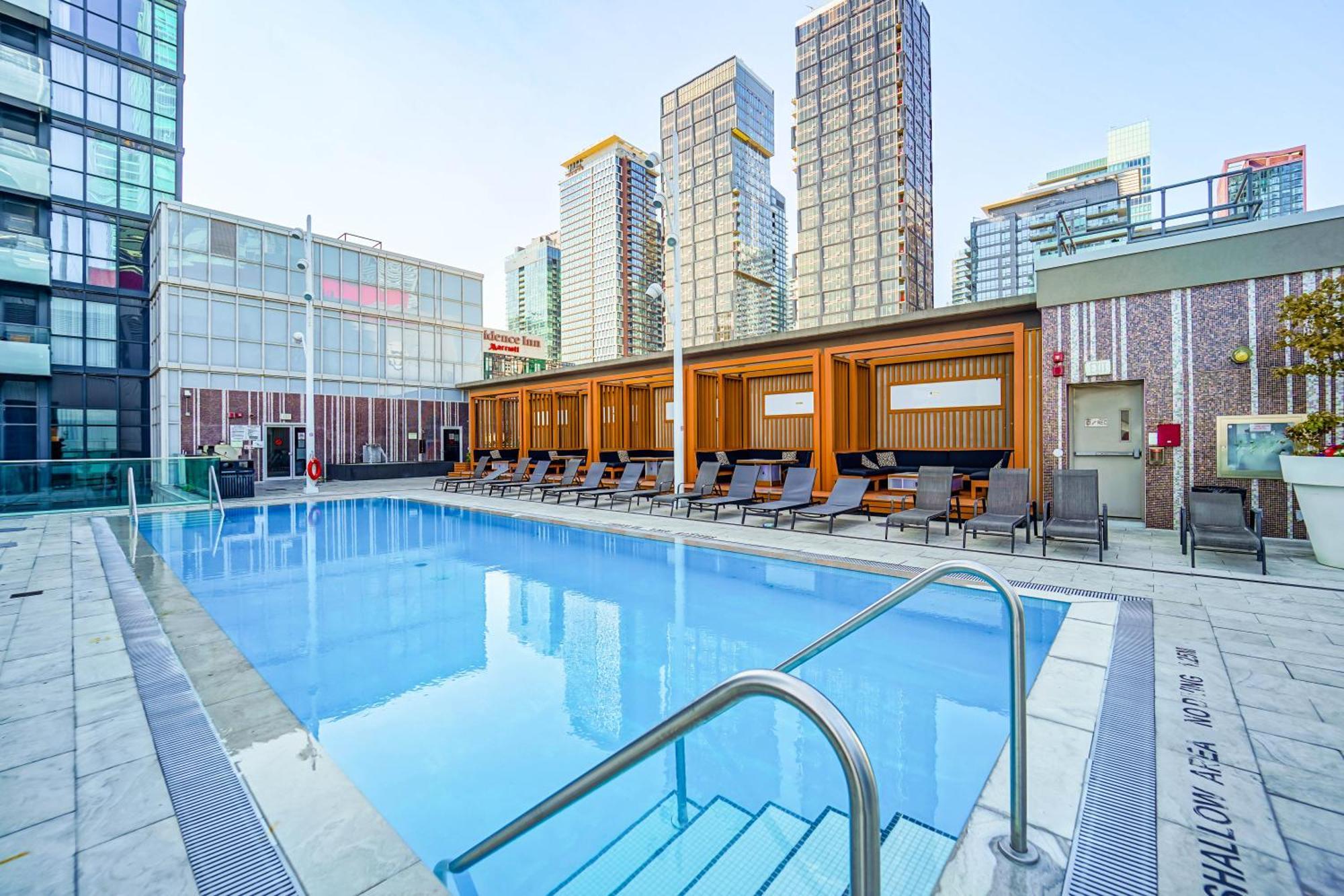 Chol Furnished Suites Heart Of Downtown Toronto, 2 Beds, Free Parking, Cn Tower View Bagian luar foto